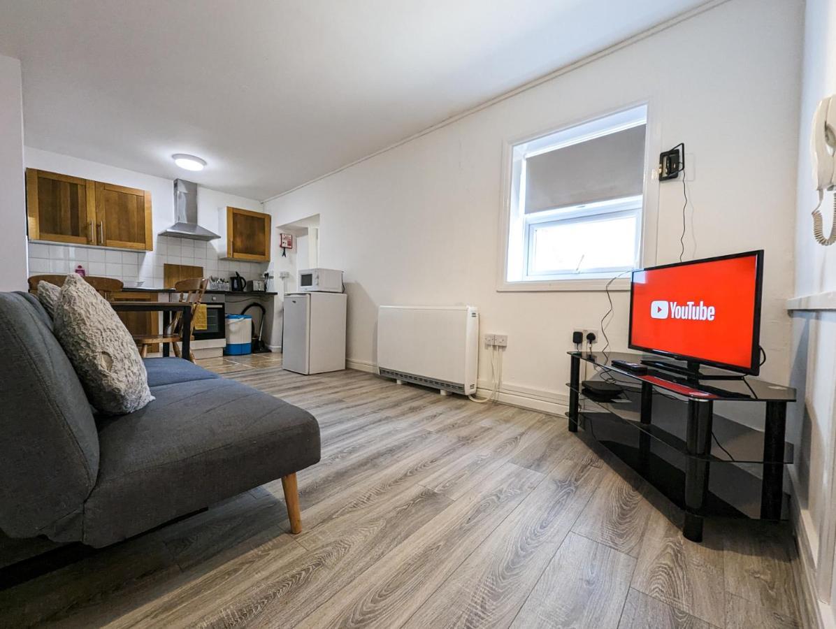 Cozy Central Apartments - With Private Kitchens & Bathrooms Portsmouth Kültér fotó