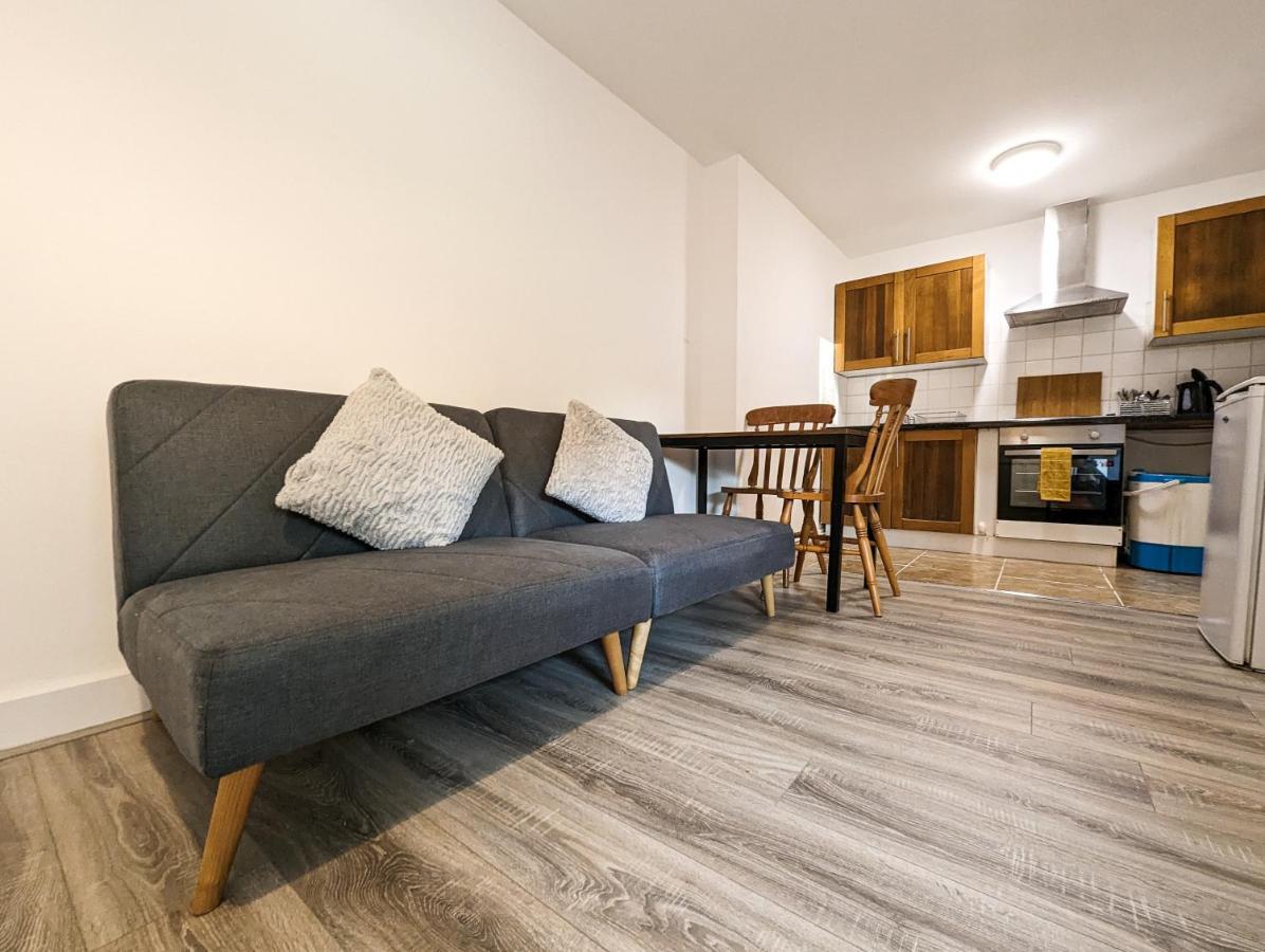 Cozy Central Apartments - With Private Kitchens & Bathrooms Portsmouth Kültér fotó