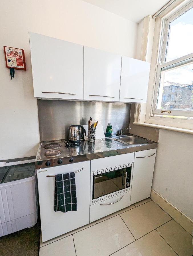 Cozy Central Apartments - With Private Kitchens & Bathrooms Portsmouth Kültér fotó