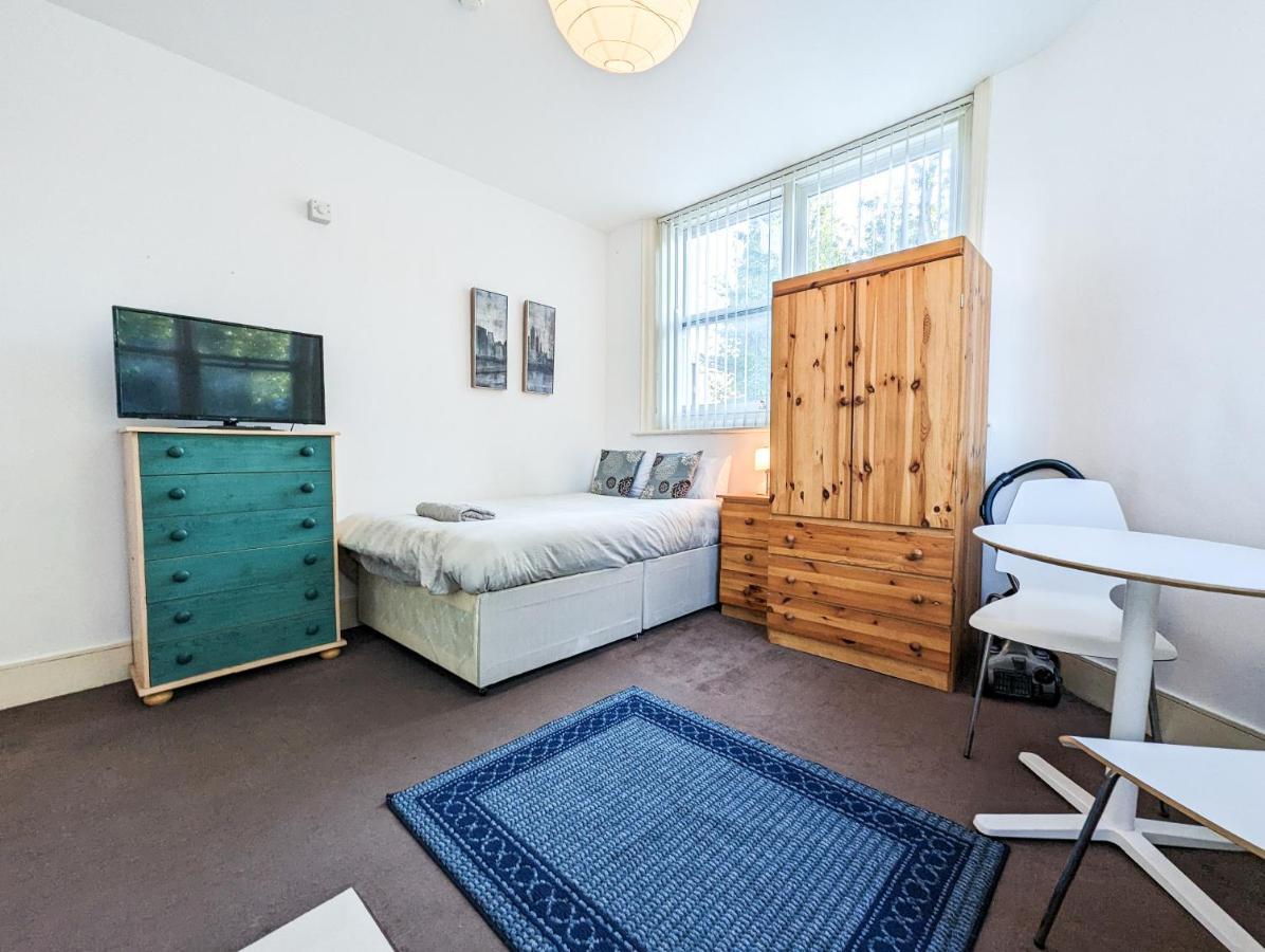 Cozy Central Apartments - With Private Kitchens & Bathrooms Portsmouth Kültér fotó