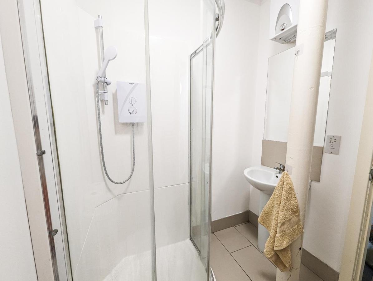 Cozy Central Apartments - With Private Kitchens & Bathrooms Portsmouth Kültér fotó