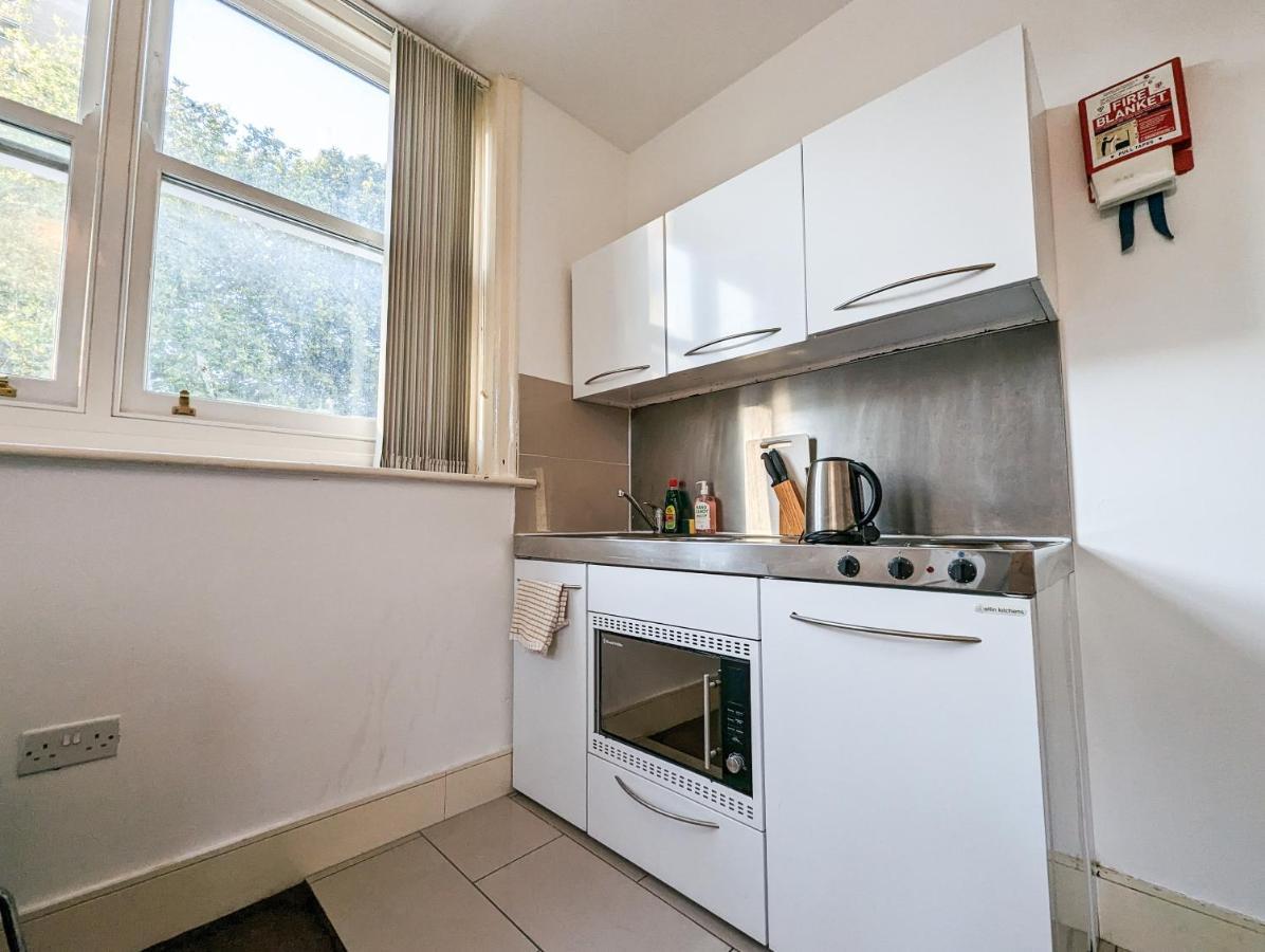 Cozy Central Apartments - With Private Kitchens & Bathrooms Portsmouth Kültér fotó